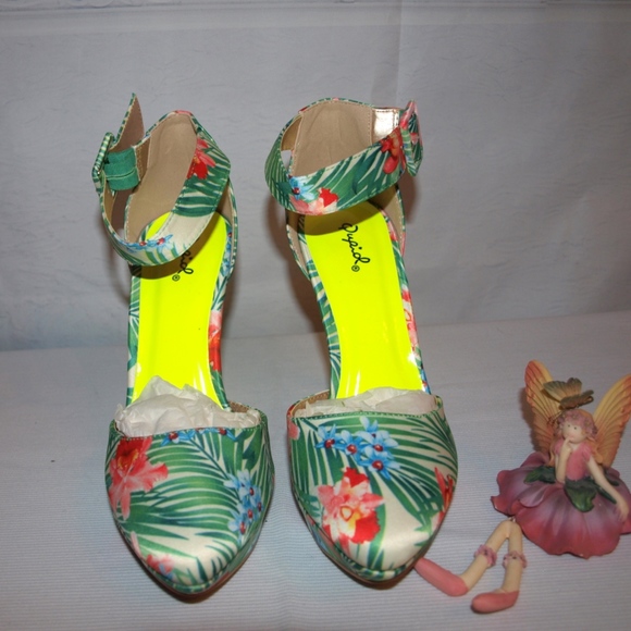 Qupid Floral Platform Heels Size 9M NWOB Amazing Show Stoppers - Picture 4 of 6